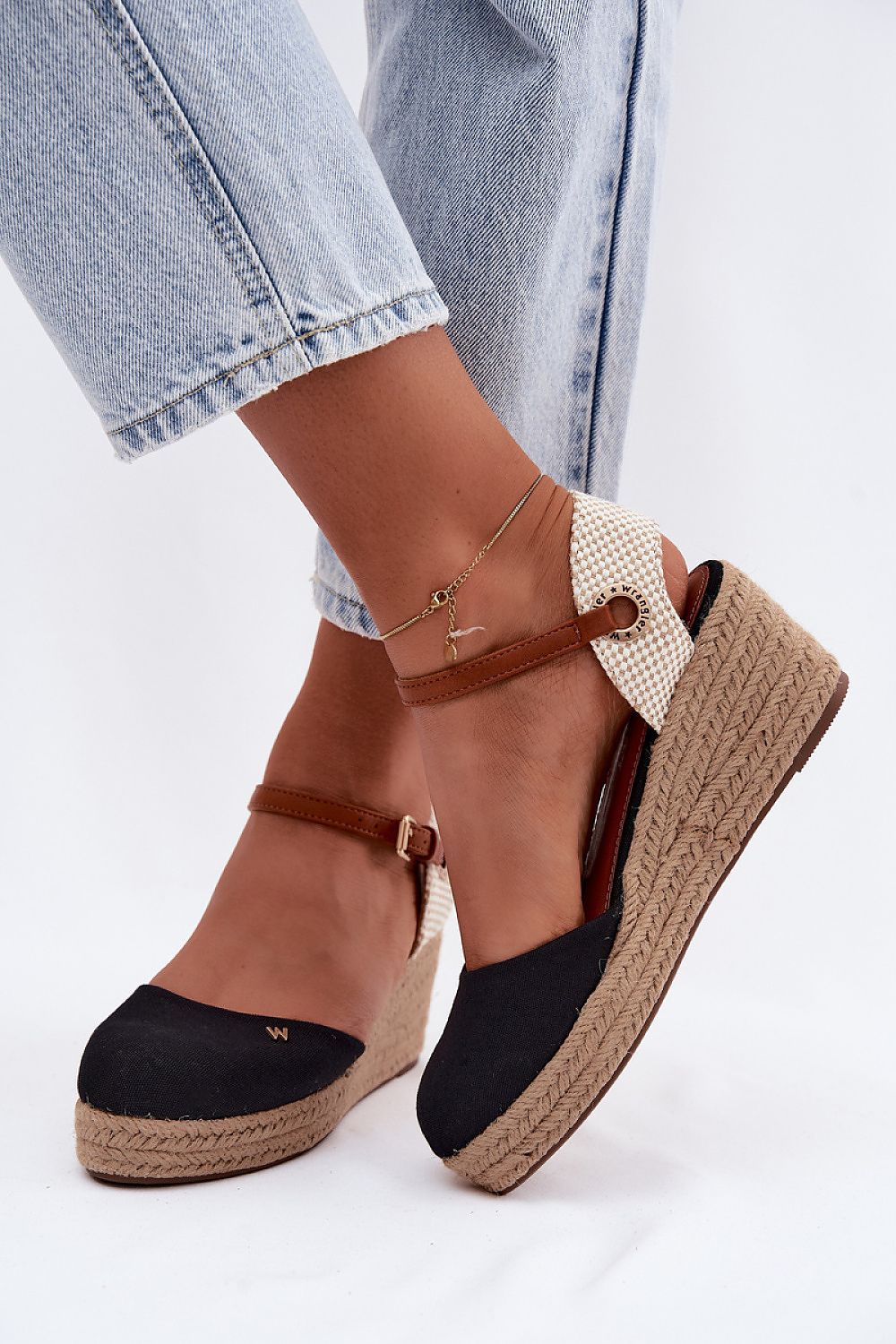 Cothurnes model 229271 Step in style