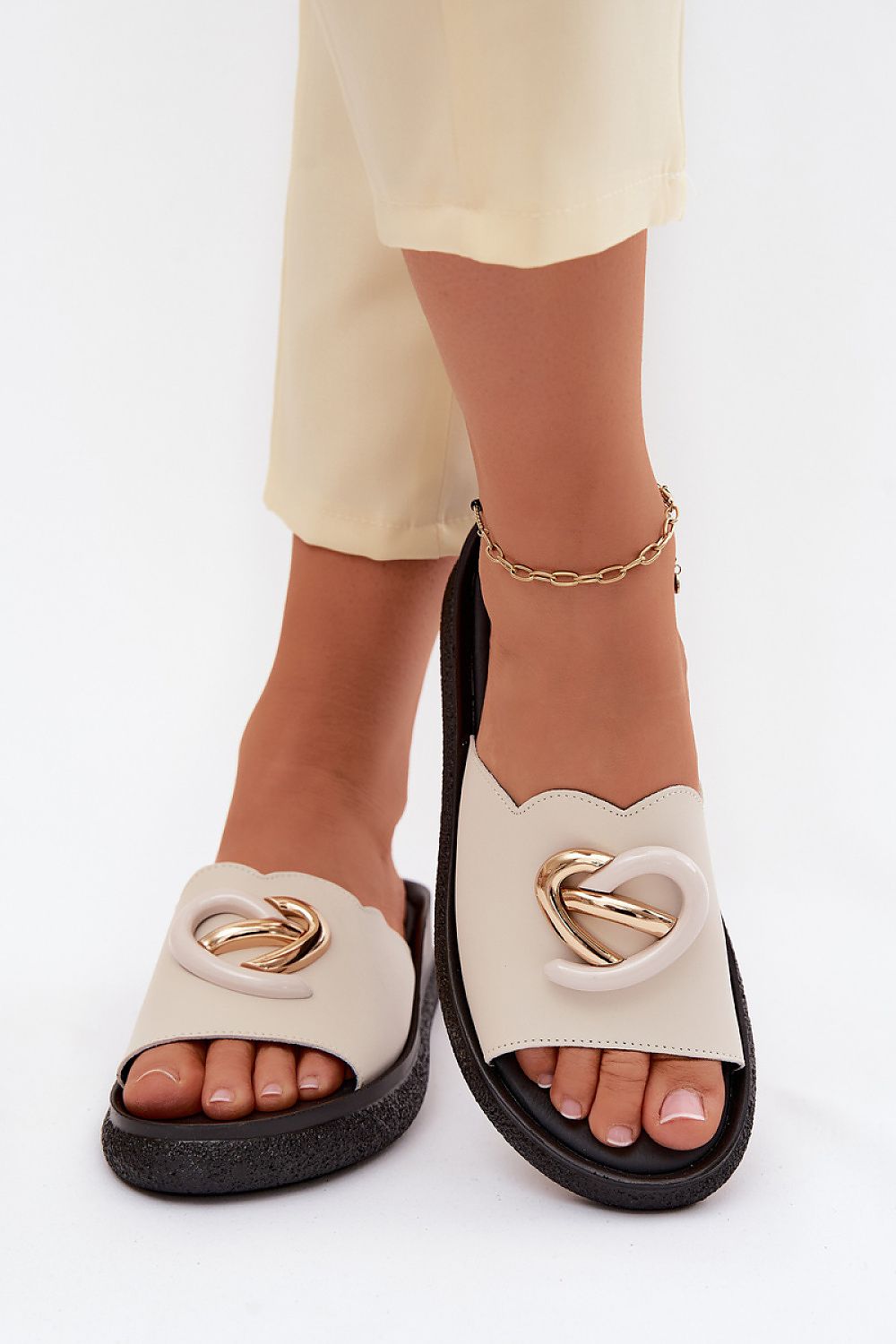 Cothurnes model 229731 Step in style