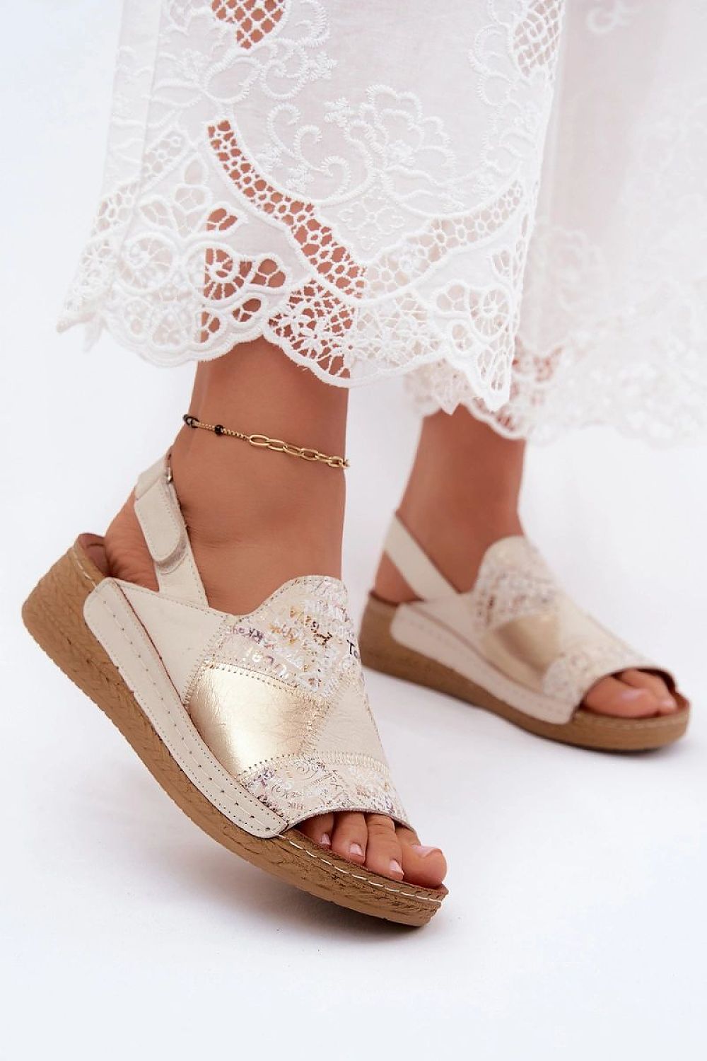 Cothurnes model 229705 Step in style