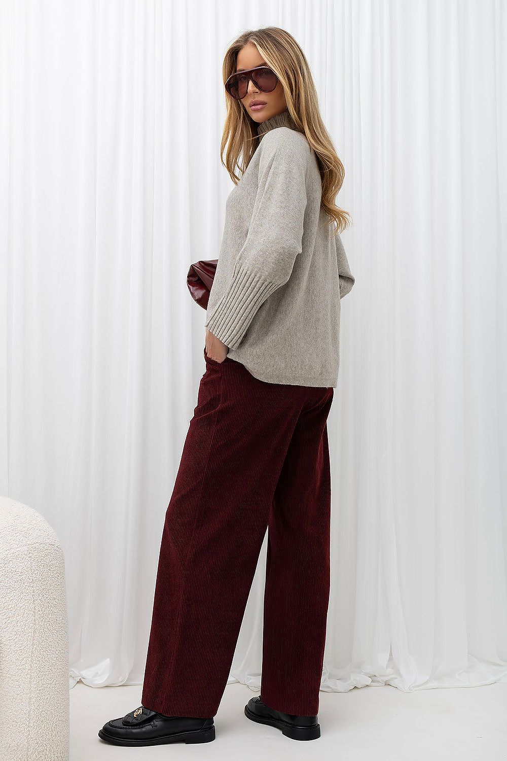 Pantalon en velours côtelé model 232404 Italy Moda