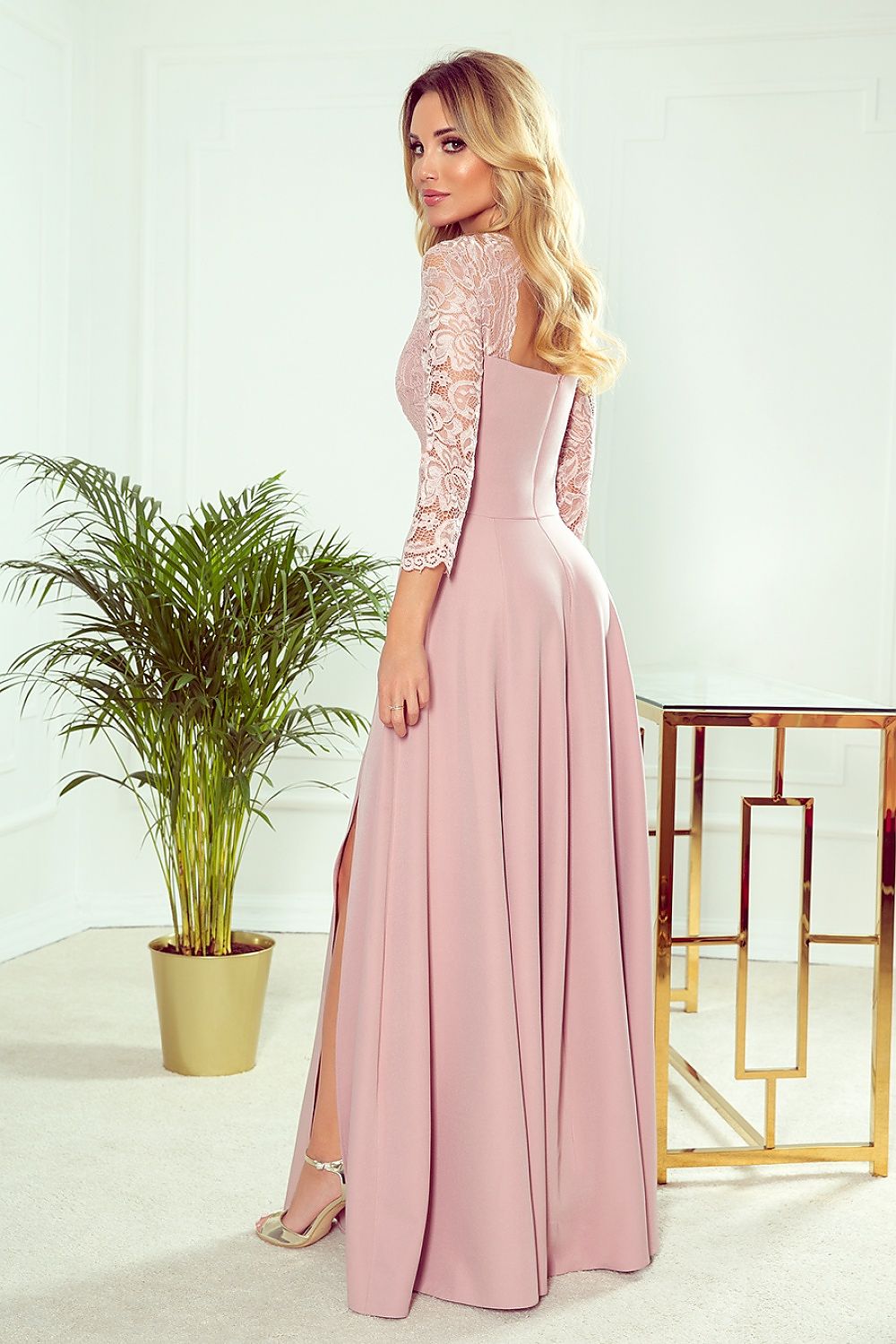 Robe longue model 145155 Numoco