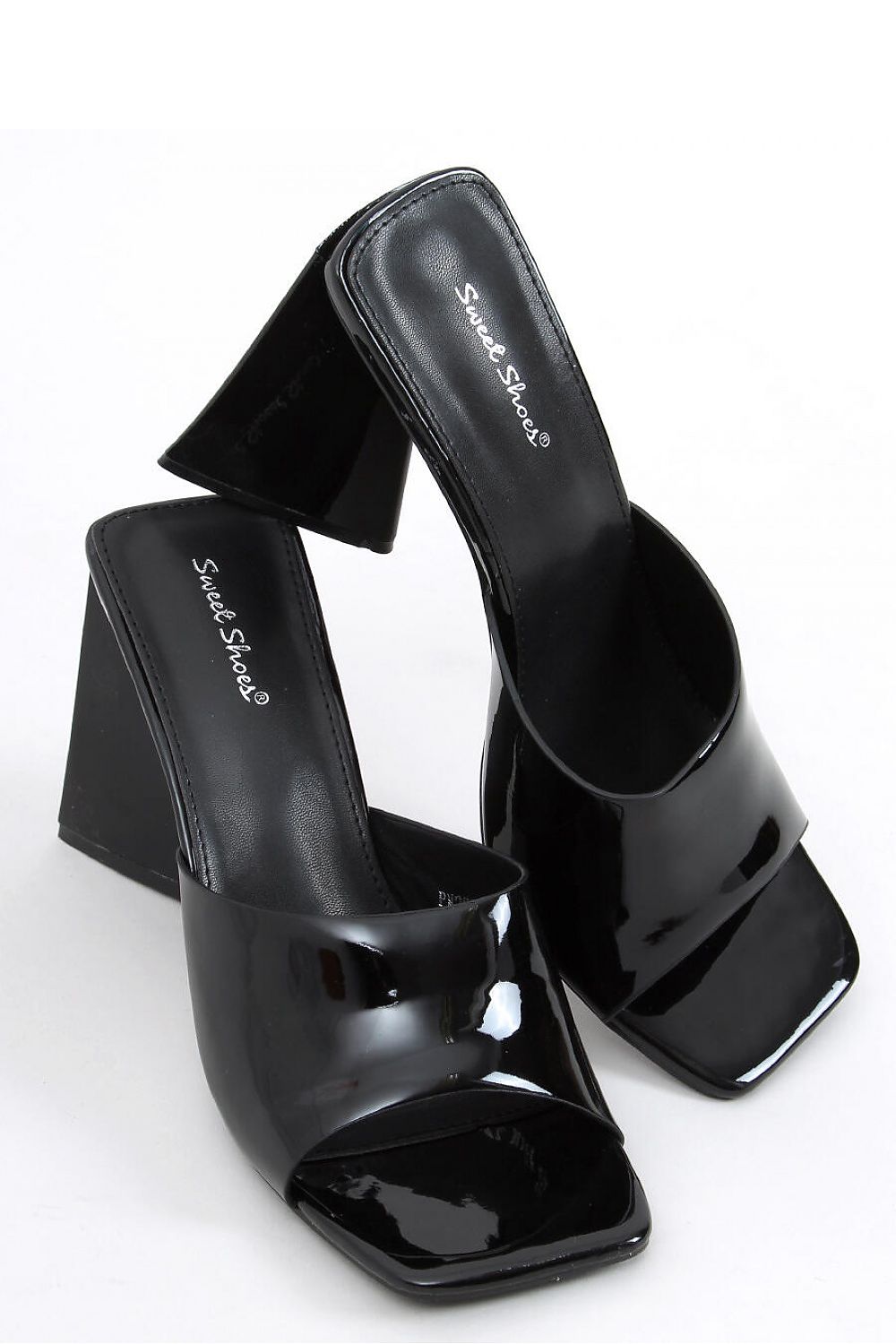 Clacquettes model 167044 Inello