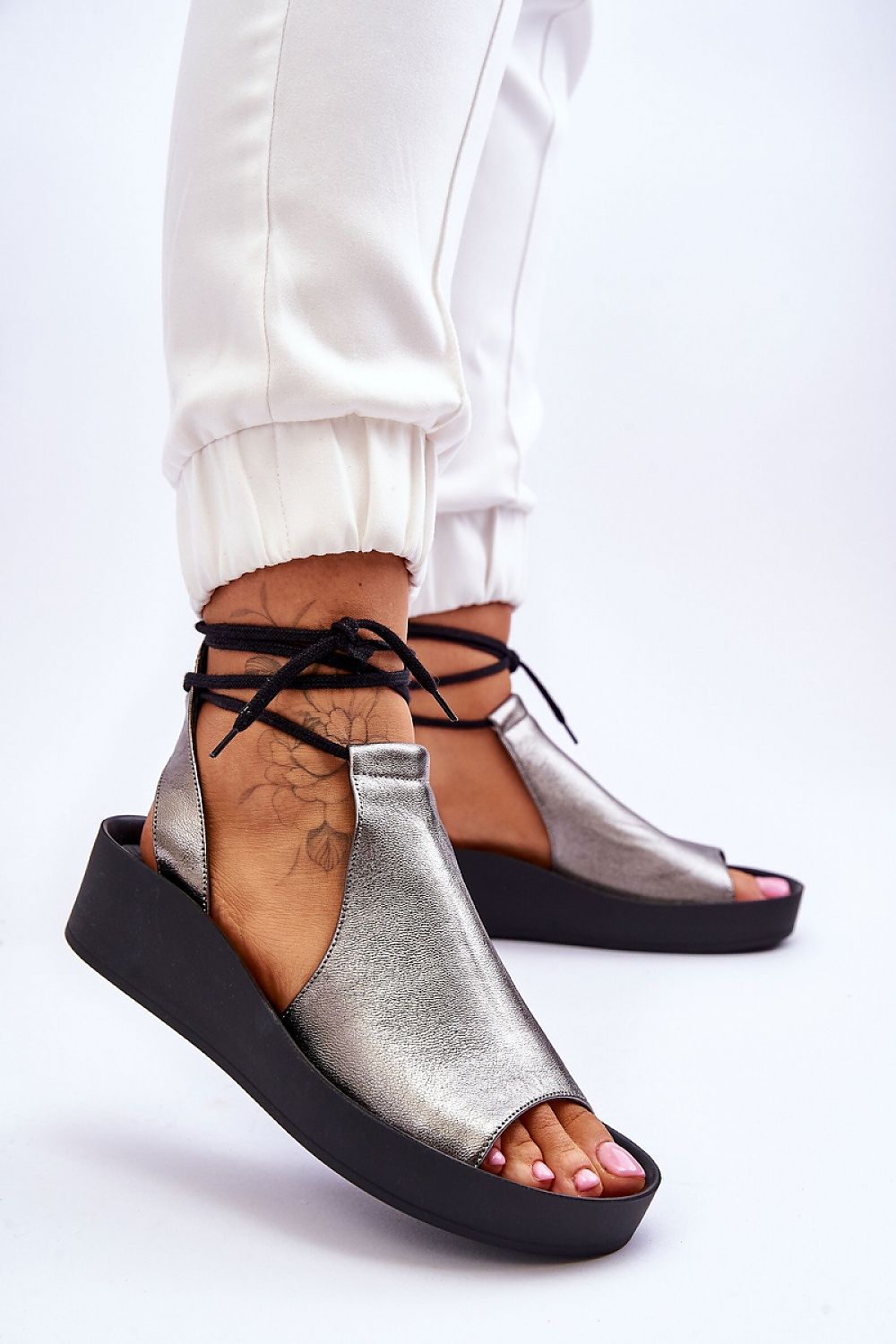 Cothurnes model 181765 Step in style