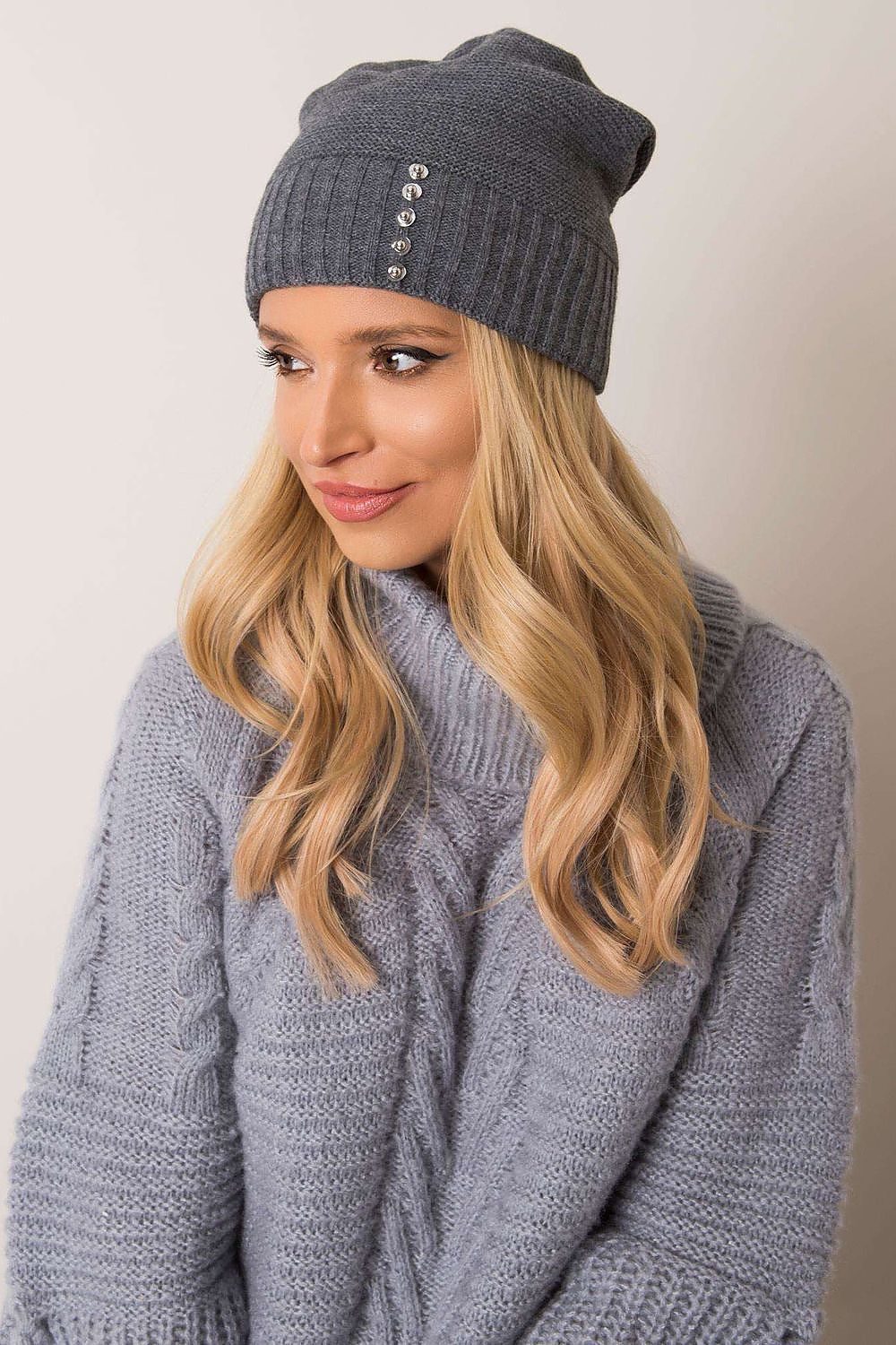 Bonnet model 187437 Rue Paris