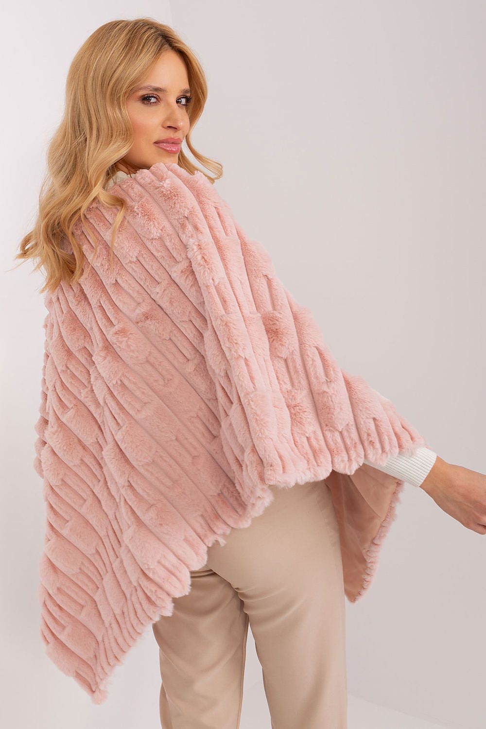 Poncho model 190859 AT