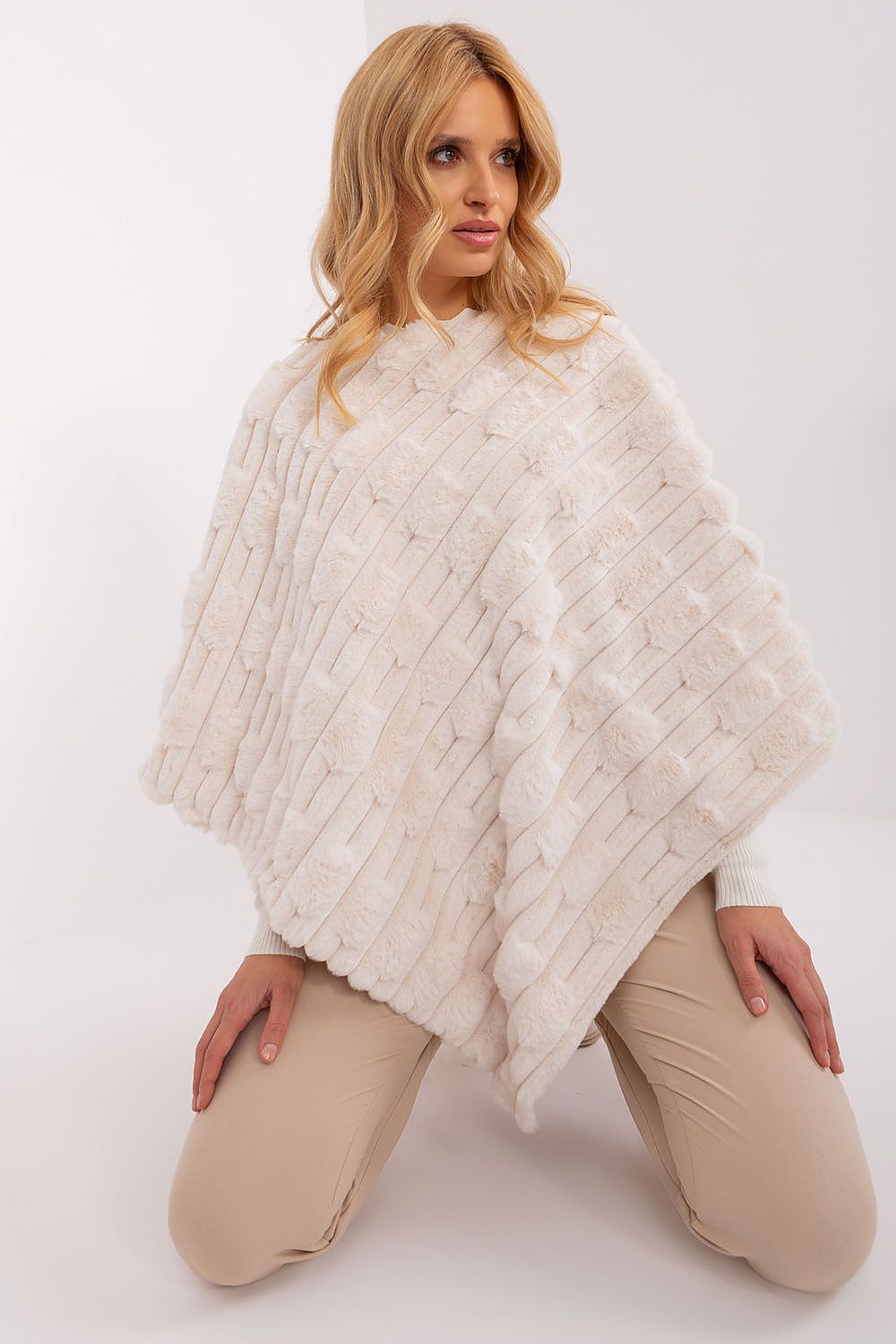 Poncho model 190860 AT