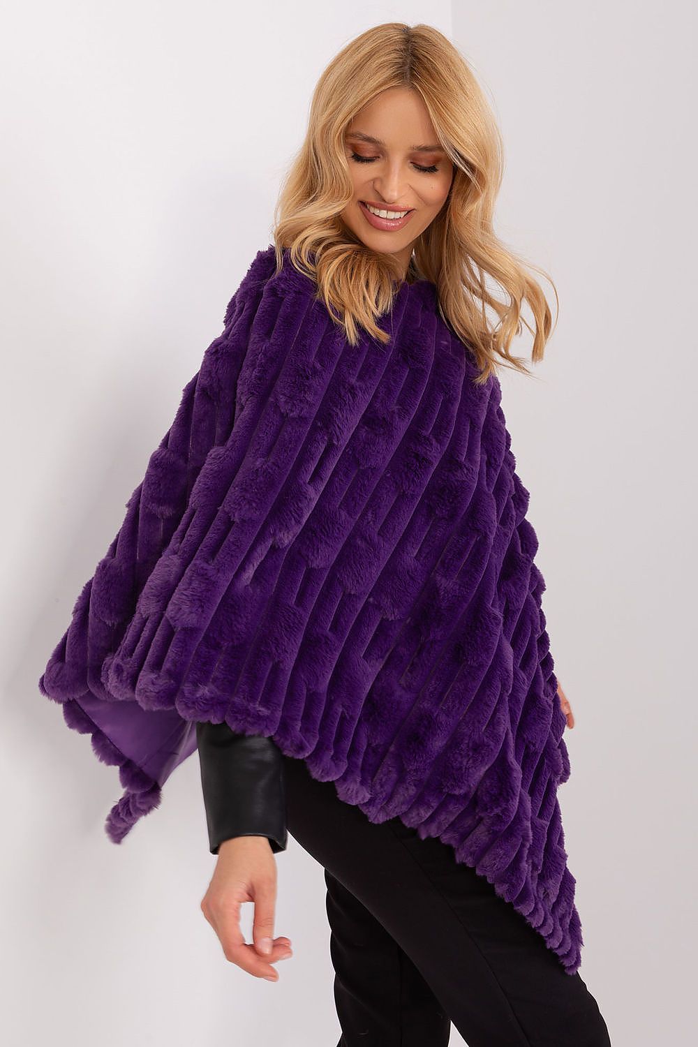 Poncho model 190861 AT