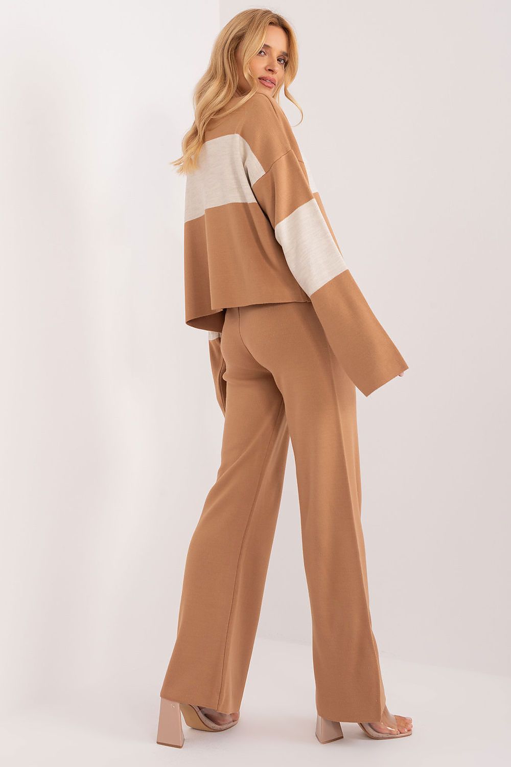 L`ensemble model 192689 Badu