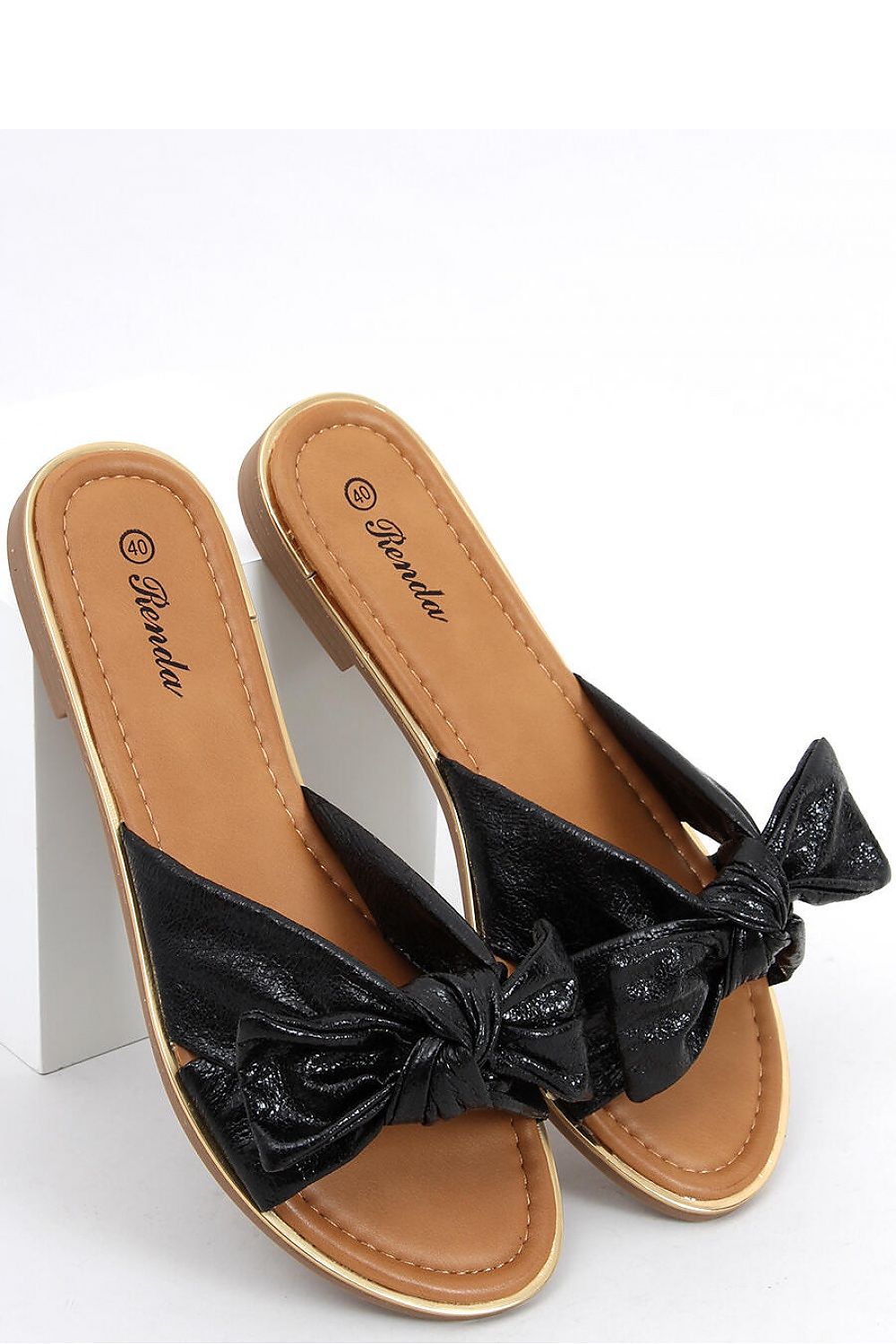 Clacquettes model 193357 Inello