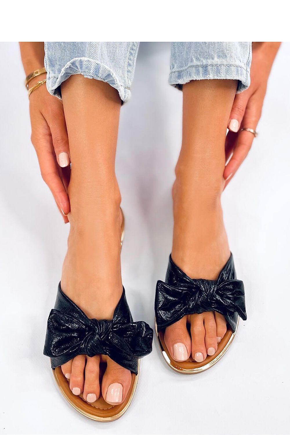 Clacquettes model 193357 Inello