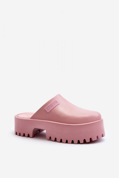 Clacquettes model 194119 Step in style