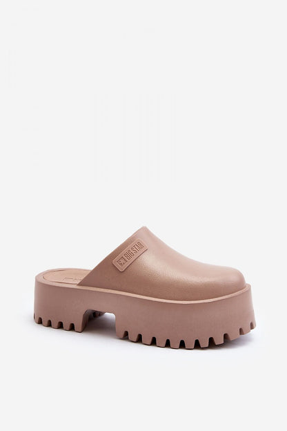 Clacquettes model 194120 Step in style