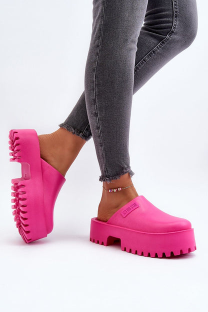 Clacquettes model 194122 Step in style