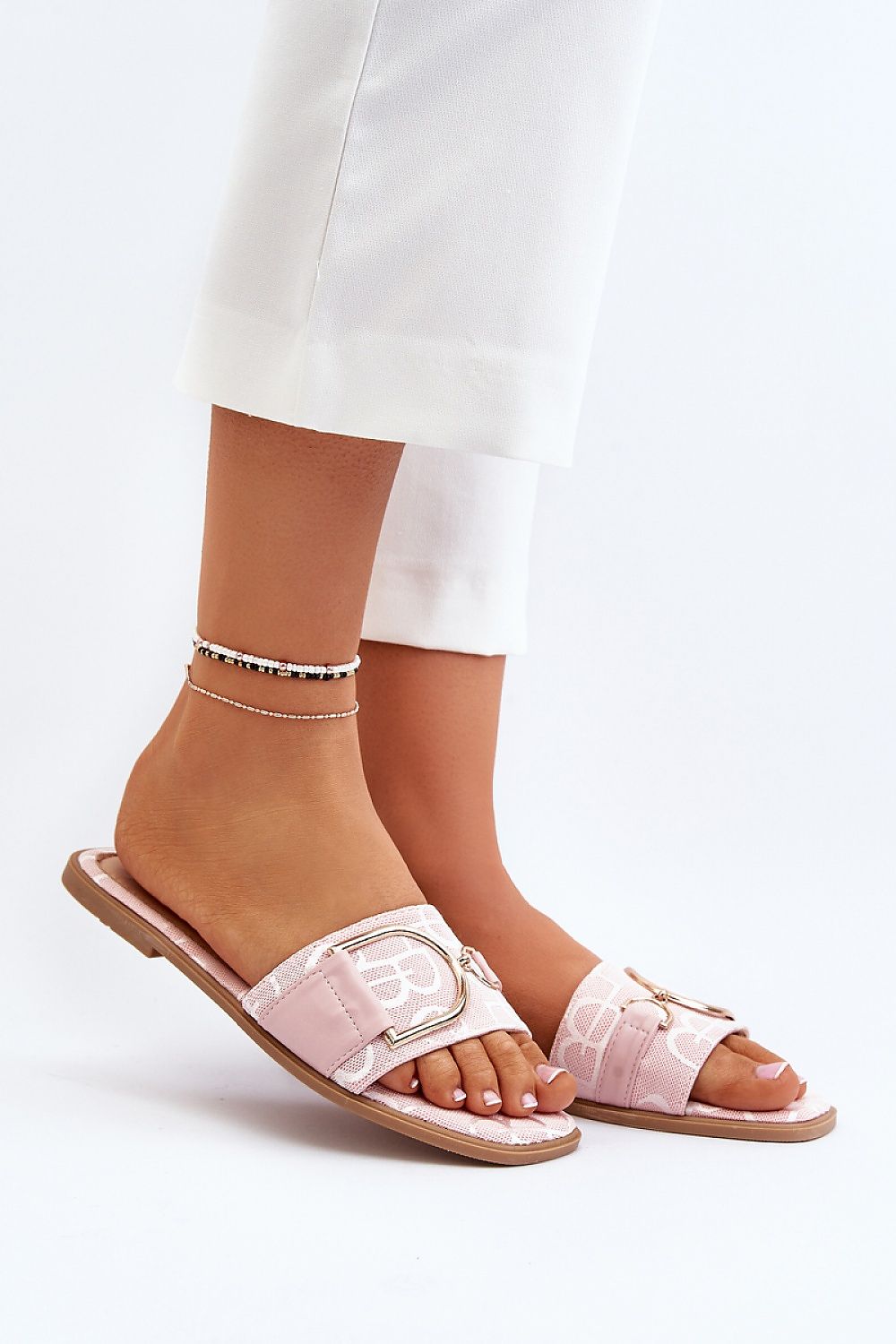 Clacquettes model 194132 Step in style