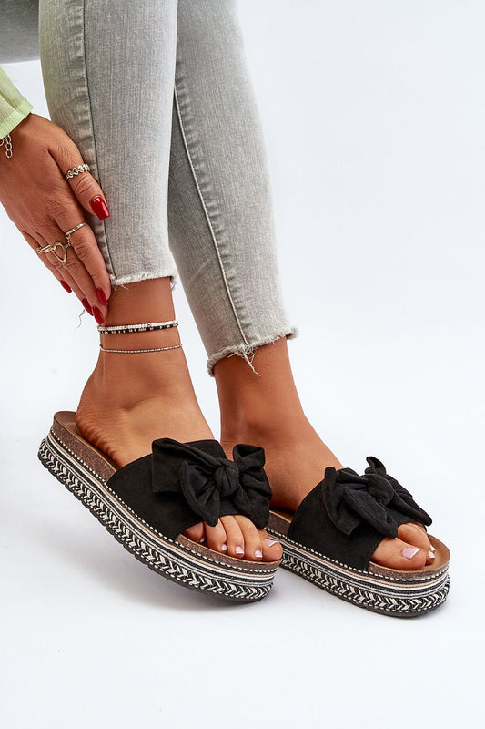 Clacquettes model 194134 Step in style
