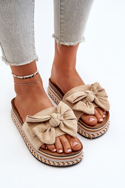 Clacquettes model 194135 Step in style