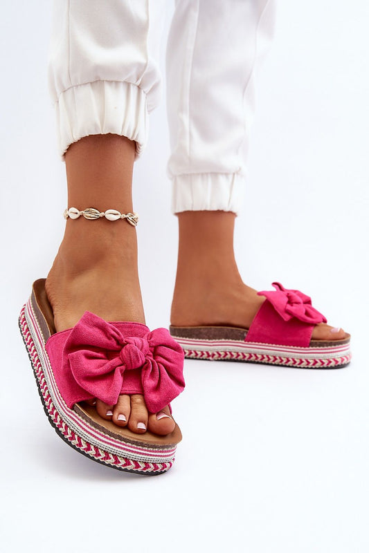 Clacquettes model 194137 Step in style