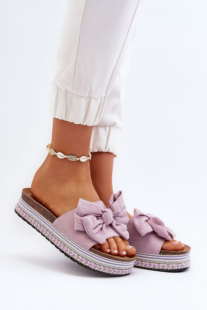 Clacquettes model 194138 Step in style