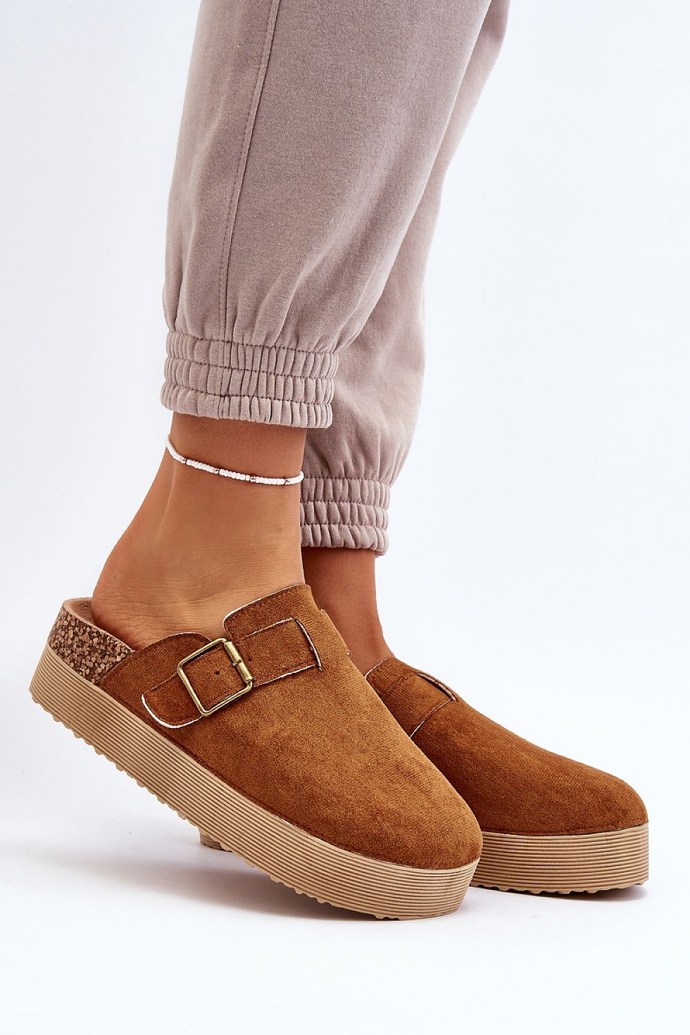 Clacquettes model 194158 Step in style