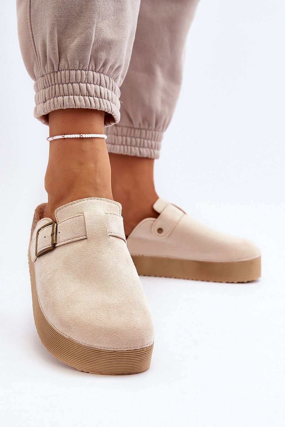 Clacquettes model 194159 Step in style