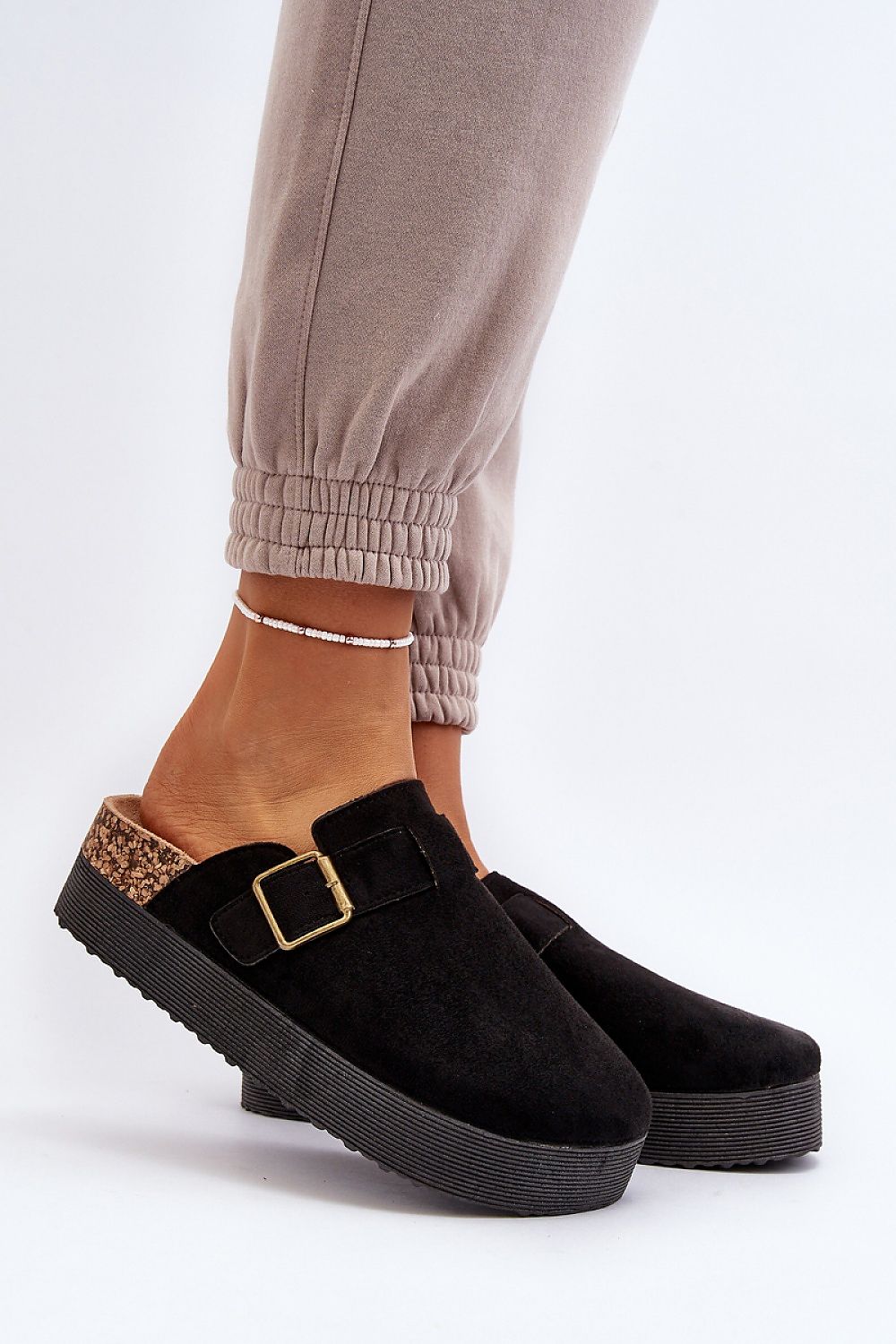 Clacquettes model 194160 Step in style