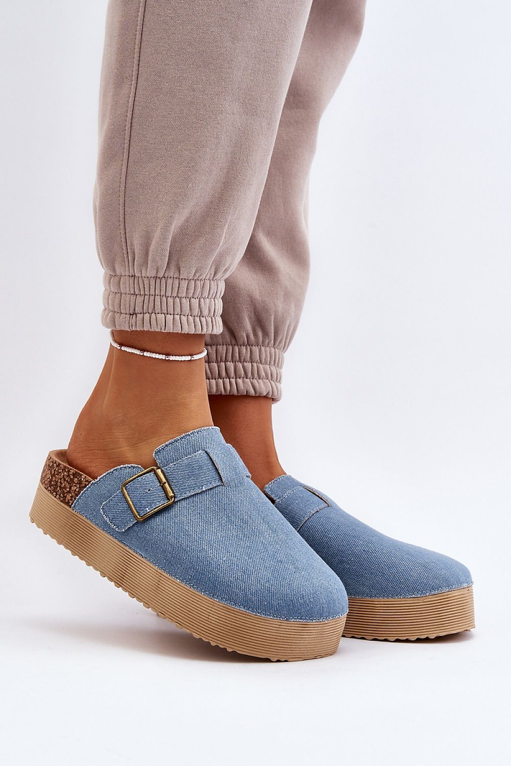 Clacquettes model 194161 Step in style