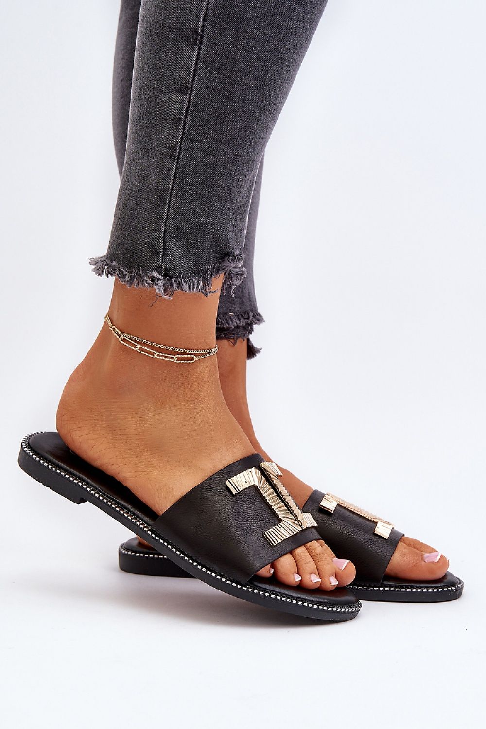 Clacquettes model 194369 Step in style