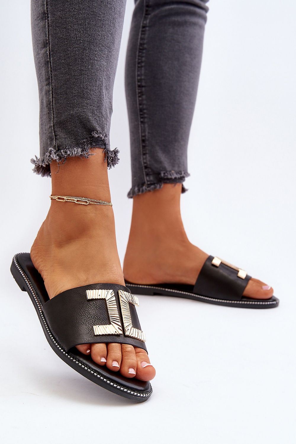 Clacquettes model 194369 Step in style