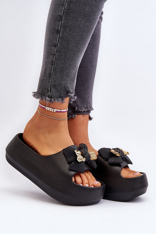 Clacquettes model 194372 Step in style