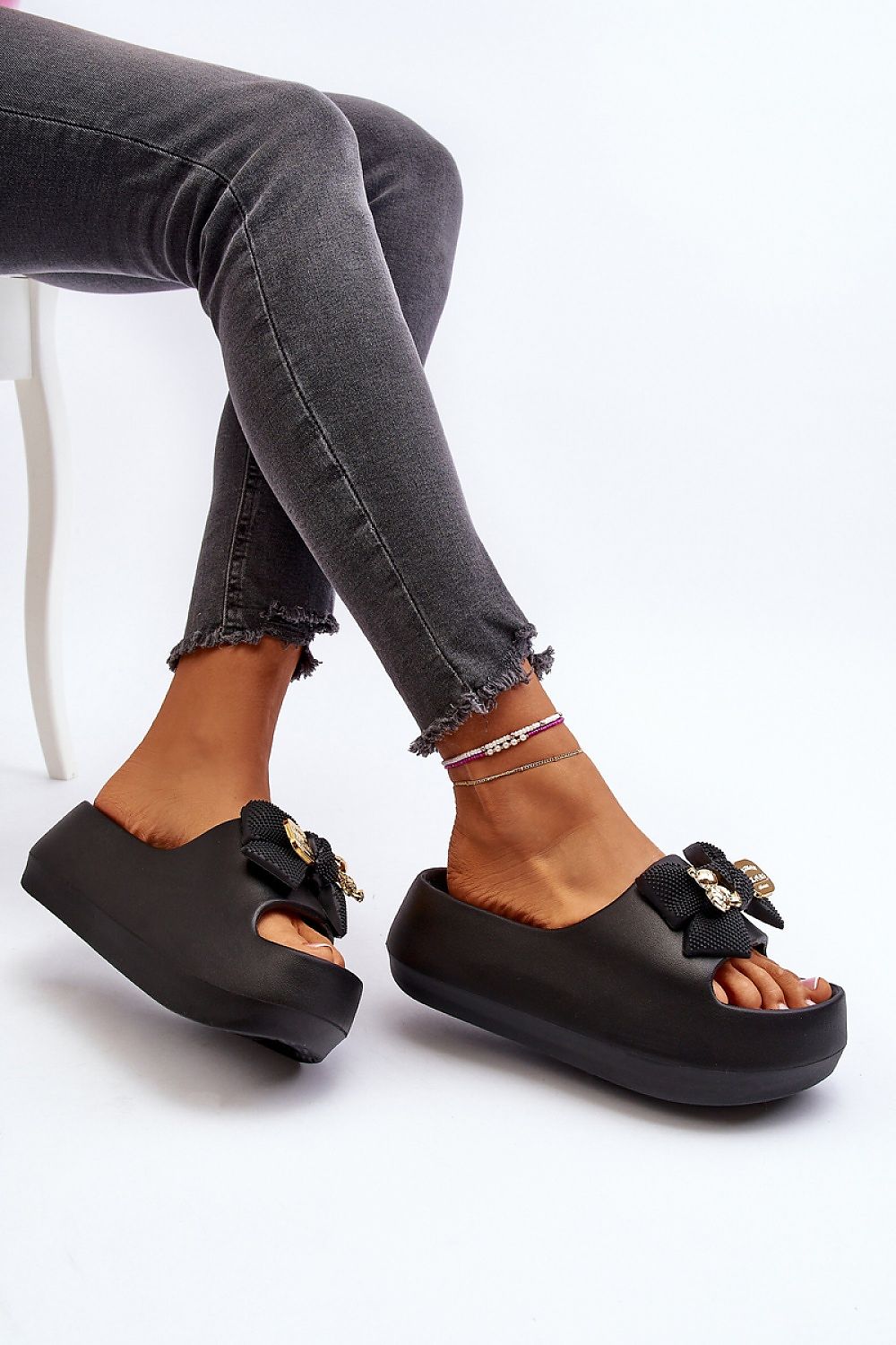 Clacquettes model 194372 Step in style