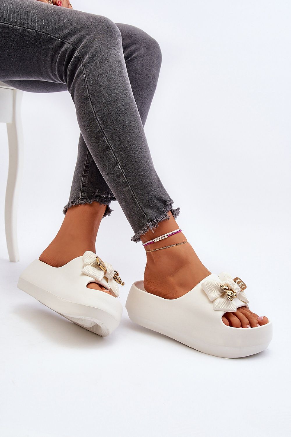 Clacquettes model 194375 Step in style