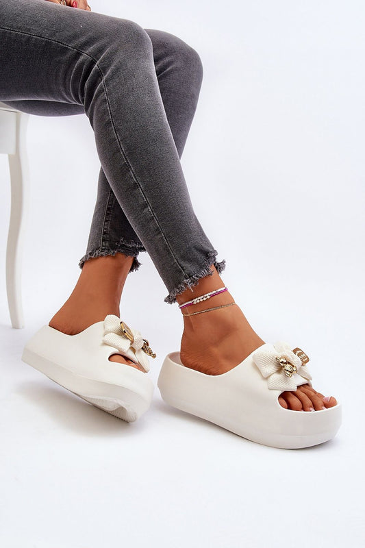 Clacquettes model 194375 Step in style
