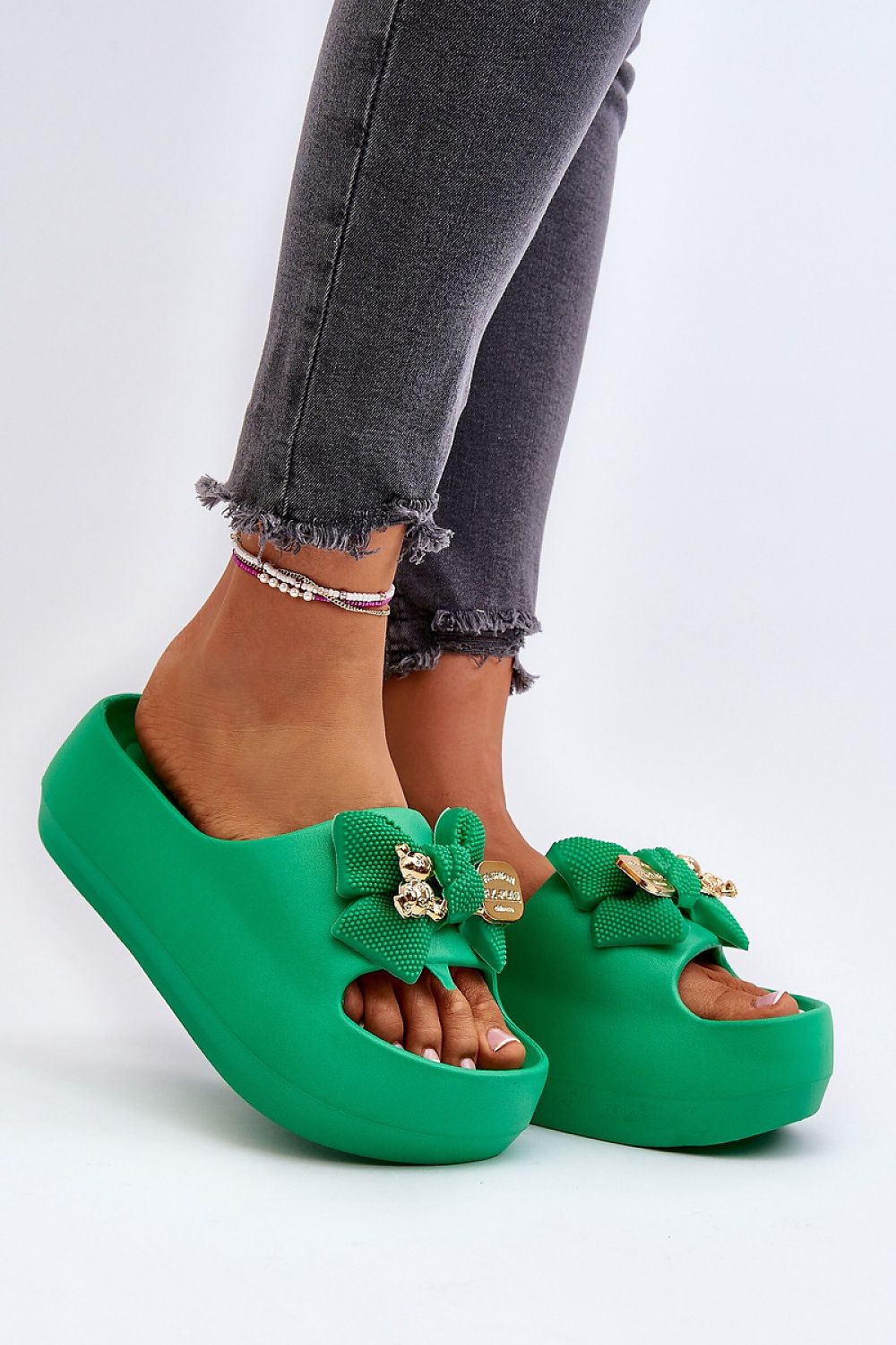 Clacquettes model 194376 Step in style