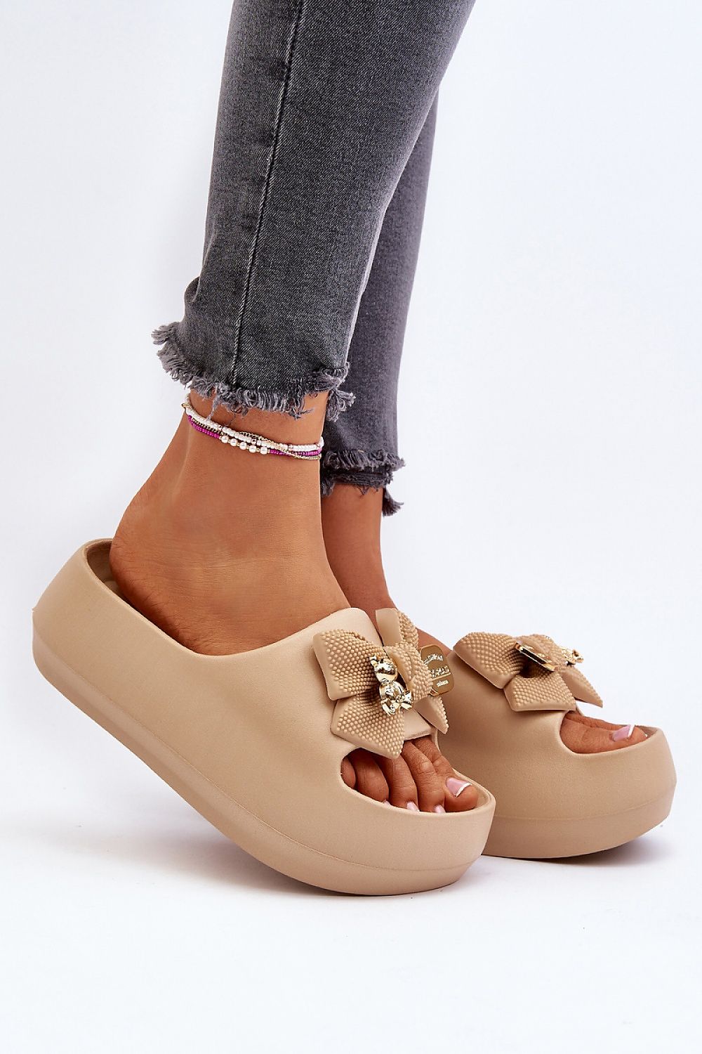 Clacquettes model 194377 Step in style