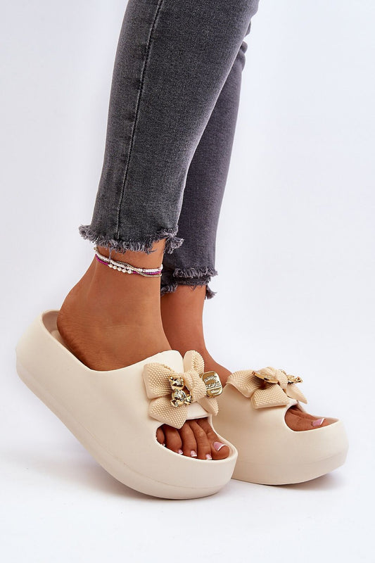 Clacquettes model 194378 Step in style