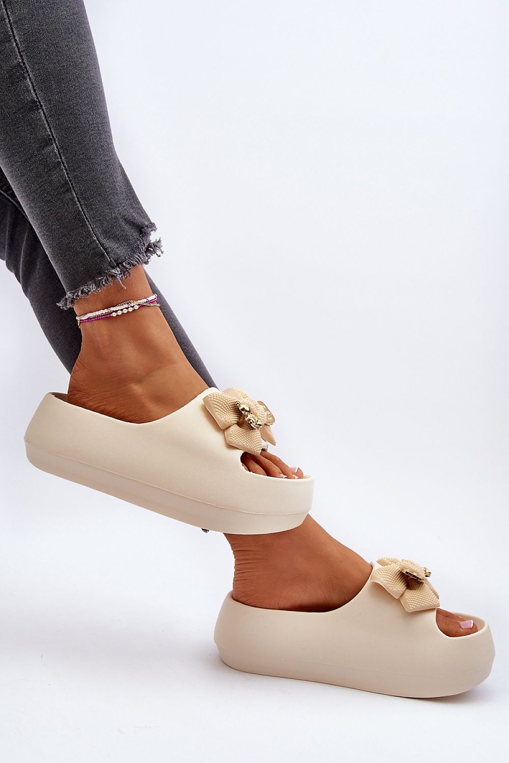 Clacquettes model 194378 Step in style