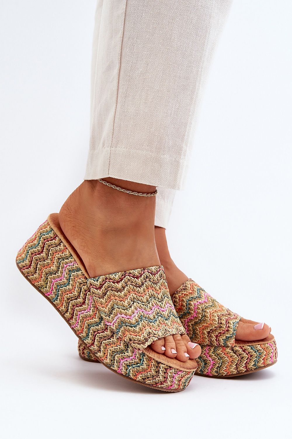 Clacquettes model 194379 Step in style