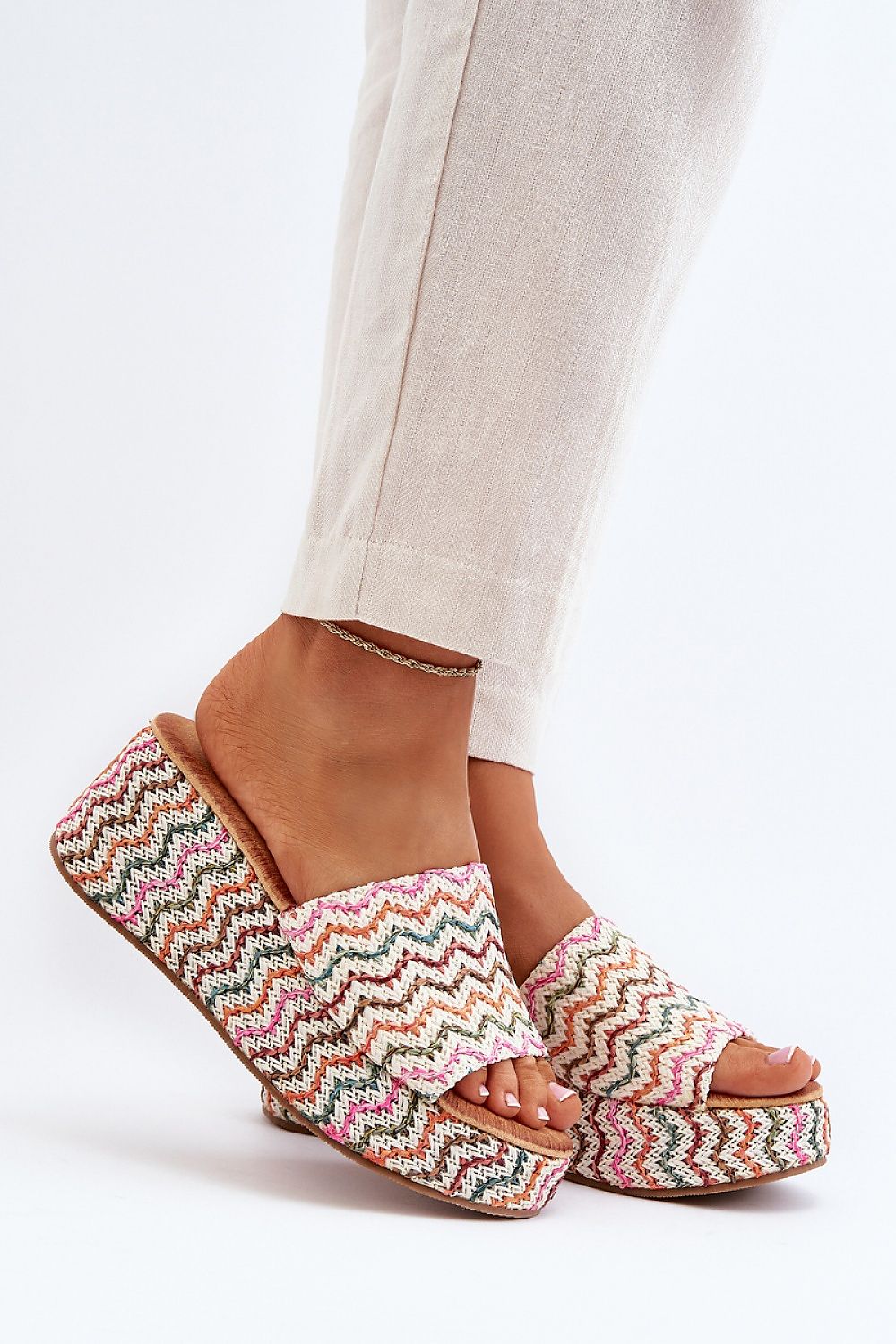 Clacquettes model 194380 Step in style
