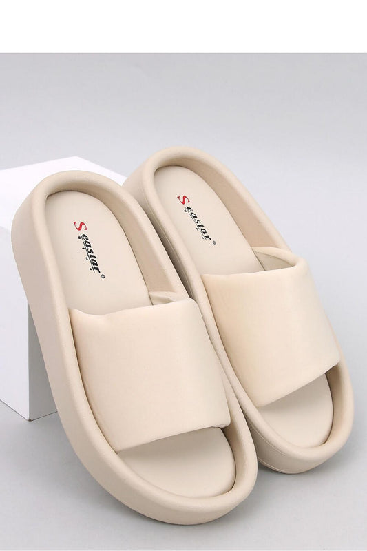 Clacquettes model 194633 Inello