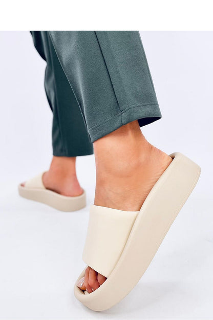 Clacquettes model 194633 Inello