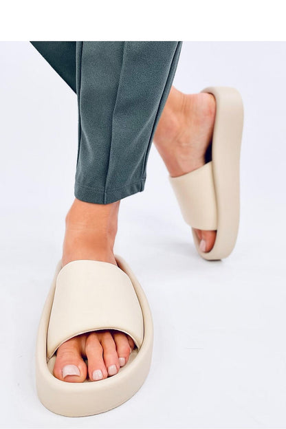 Clacquettes model 194633 Inello