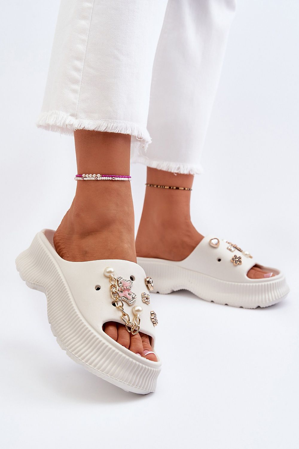 Clacquettes model 194707 Step in style