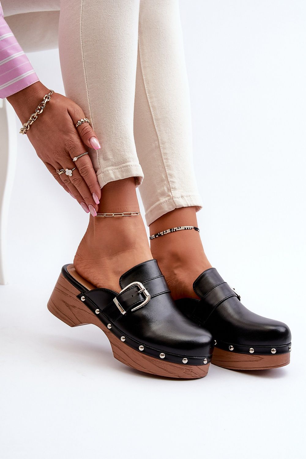 Clacquettes model 194962 Step in style