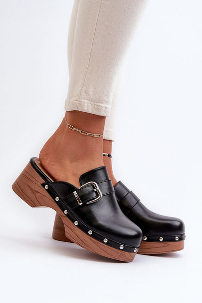 Clacquettes model 194962 Step in style