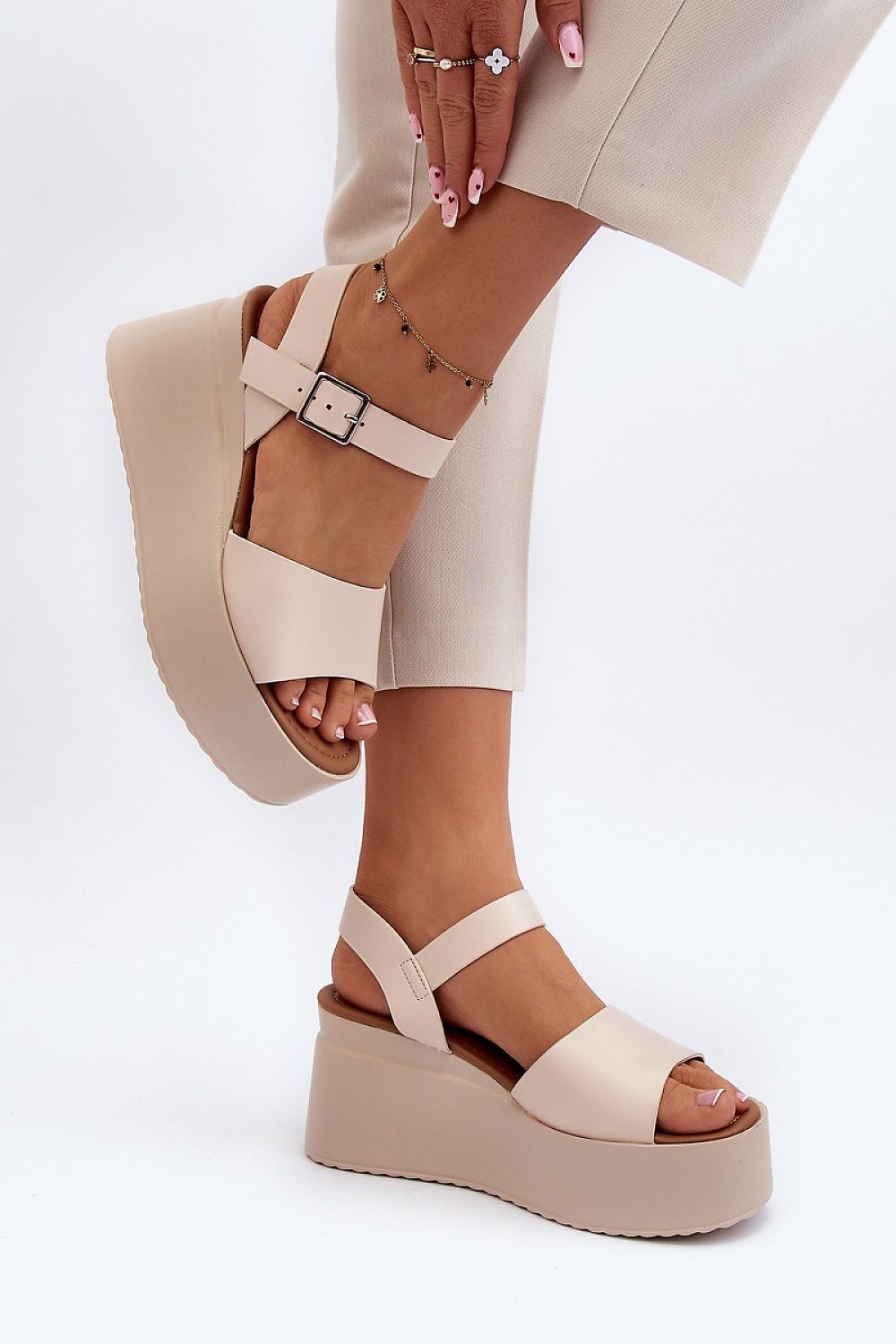 Cothurnes model 195289 Step in style