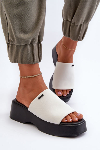 Clacquettes model 195291 Step in style