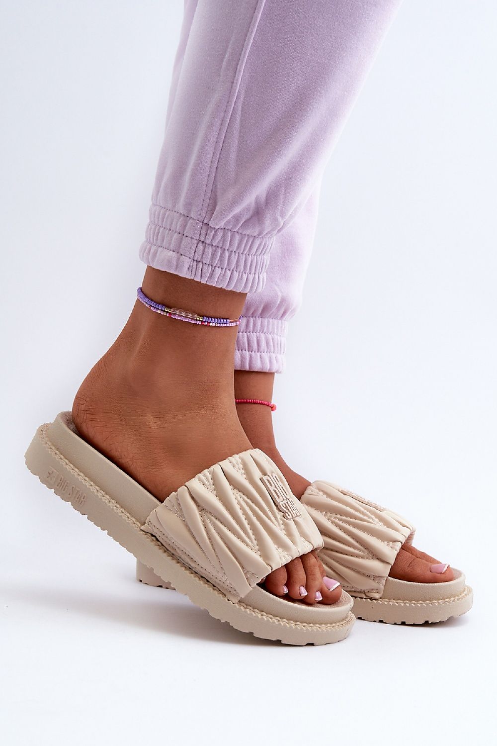 Clacquettes model 195428 Step in style