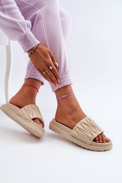 Clacquettes model 195428 Step in style