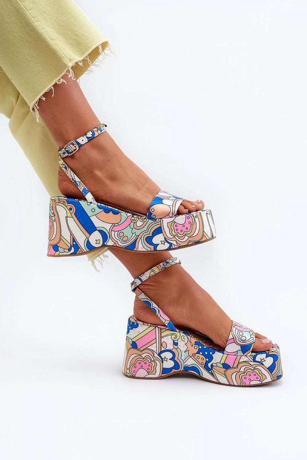 Cothurnes model 195754 Step in style