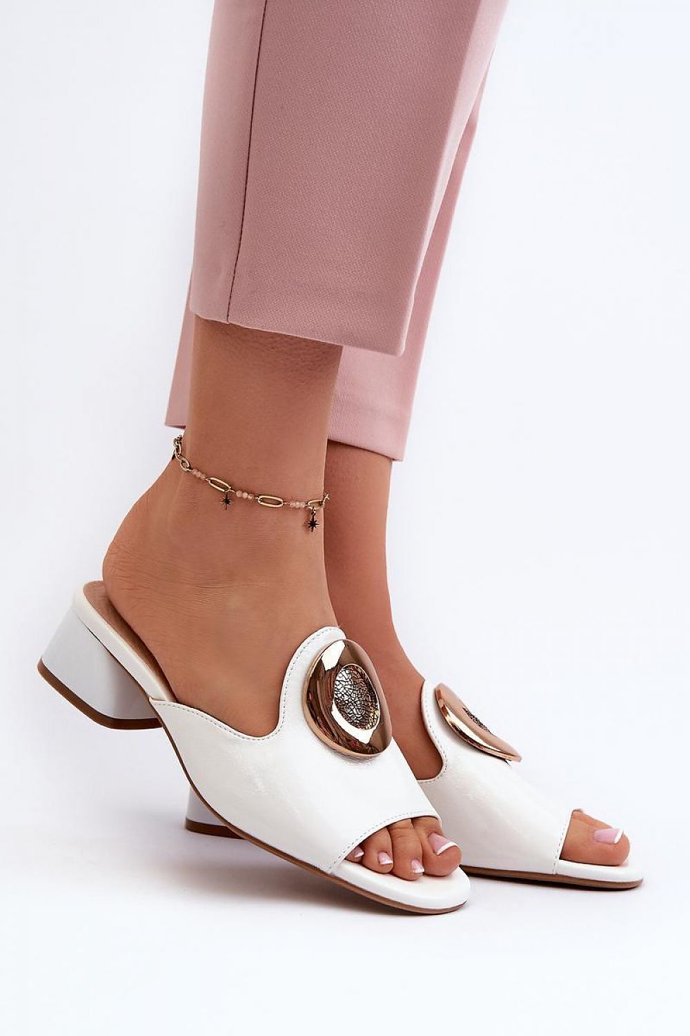 Clacquettes model 196421 Step in style
